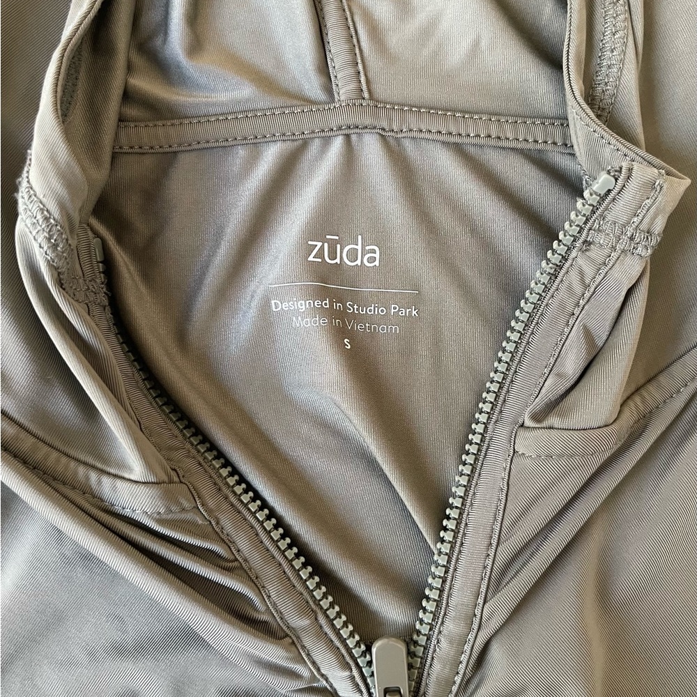 Three light jackets - Picture 5 of 7